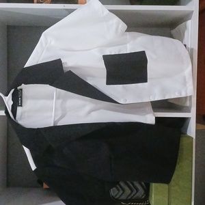 NWOT Black and white blouse 🖤🤍